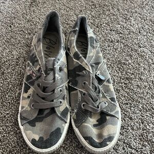 Blowfish women’s Camouflage Sneakers